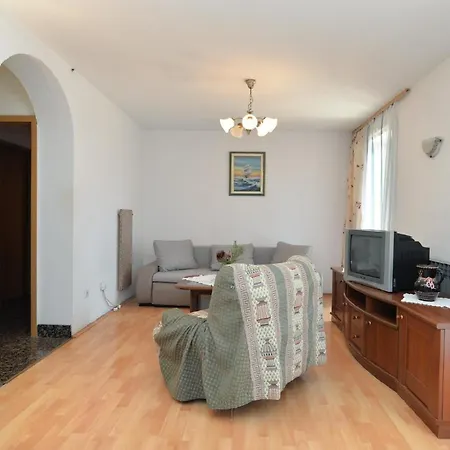 Fuer 7 Personen Ca 80 Qm In Rovinj, Istrien Istrische Riviera Apartment *