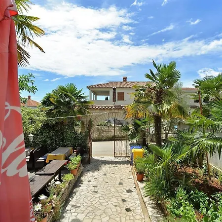 Fuer 7 Personen Ca 80 Qm In Rovinj, Istrien Istrische Riviera Apartment *