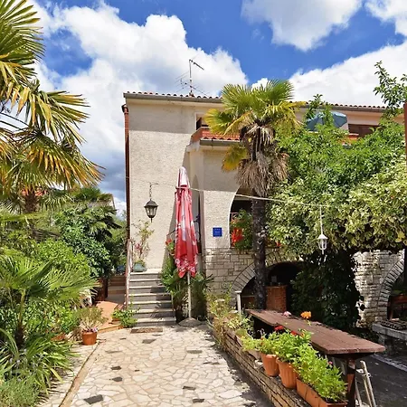 Fuer 7 Personen Ca 80 Qm In Rovinj, Istrien Istrische Riviera Apartment *