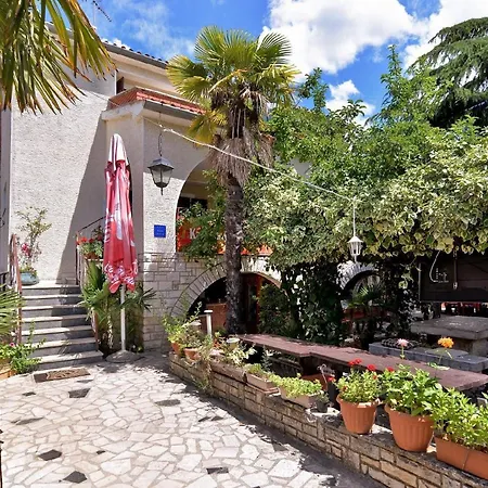 Apartment Fuer 7 Personen Ca 80 Qm In Rovinj, Istrien Istrische Riviera *